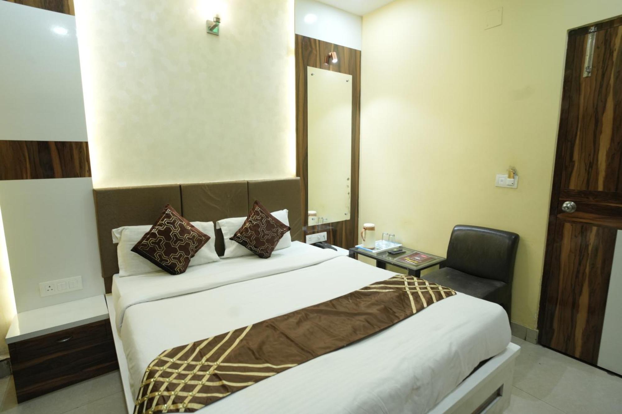 Hotel Rajkamal Near Varanasi Railway Station Esterno foto