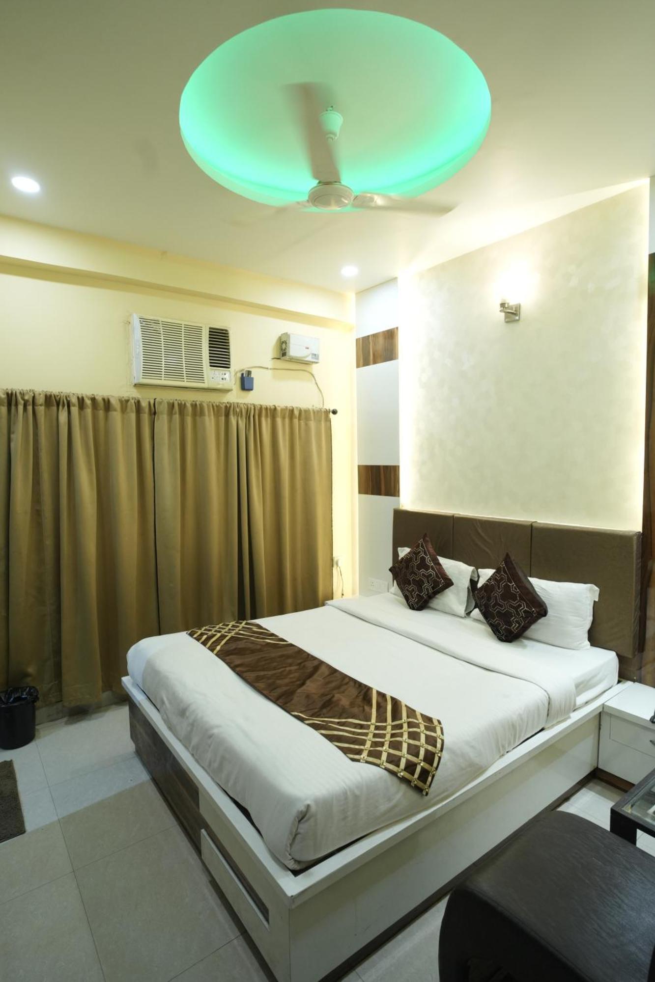 Hotel Rajkamal Near Varanasi Railway Station Esterno foto