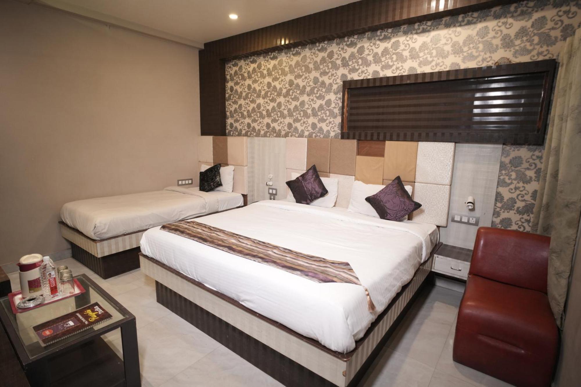 Hotel Rajkamal Near Varanasi Railway Station Esterno foto