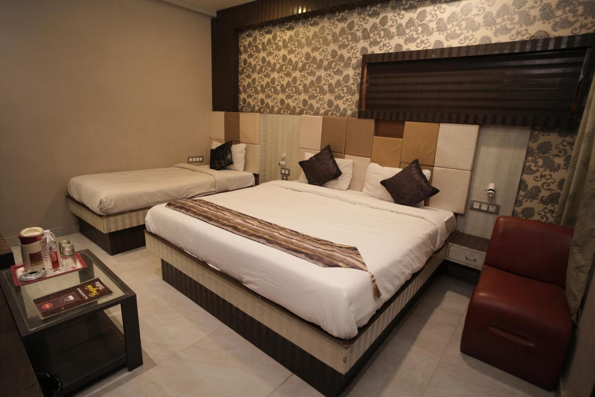 Hotel Rajkamal Near Varanasi Railway Station Esterno foto