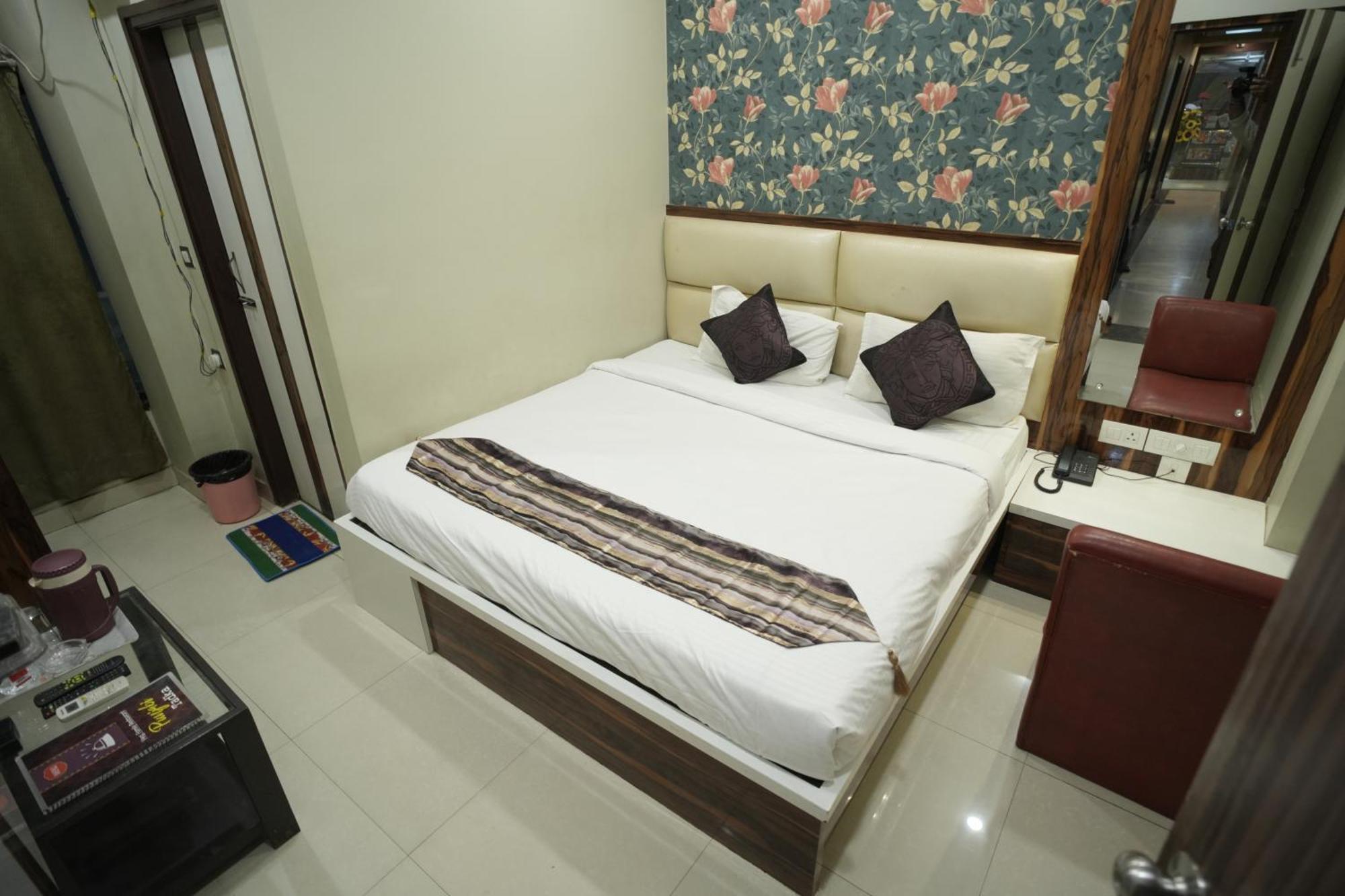 Hotel Rajkamal Near Varanasi Railway Station Esterno foto