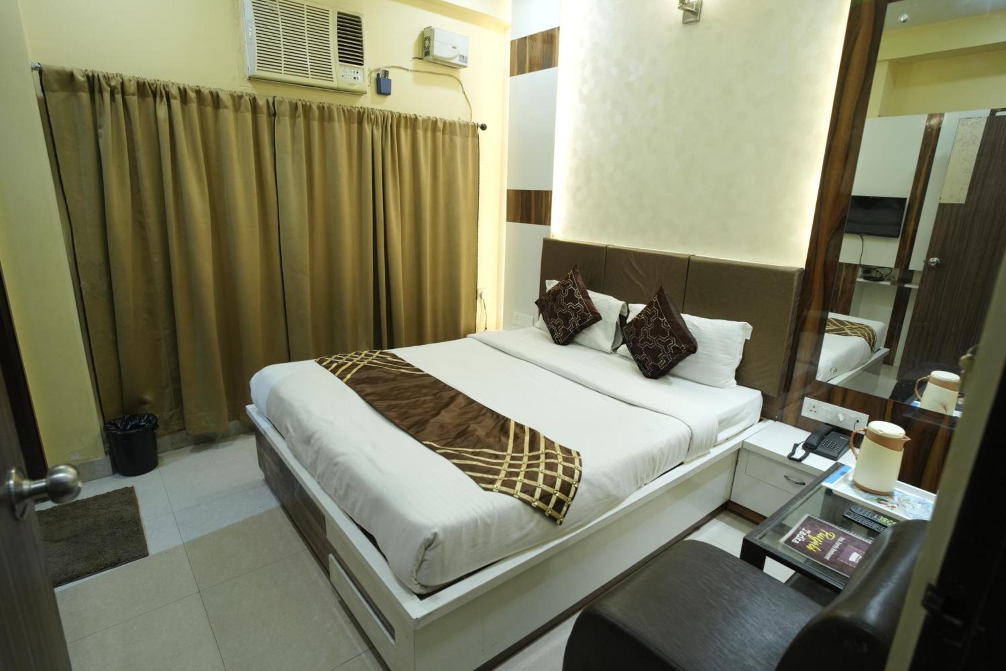 Hotel Rajkamal Near Varanasi Railway Station Esterno foto
