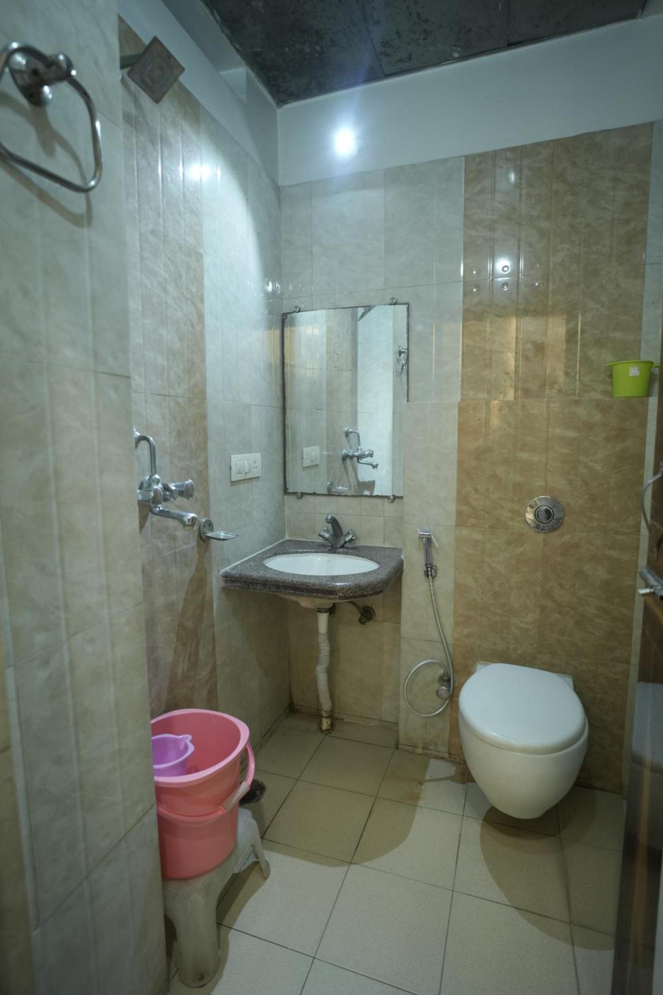 Hotel Rajkamal Near Varanasi Railway Station Esterno foto