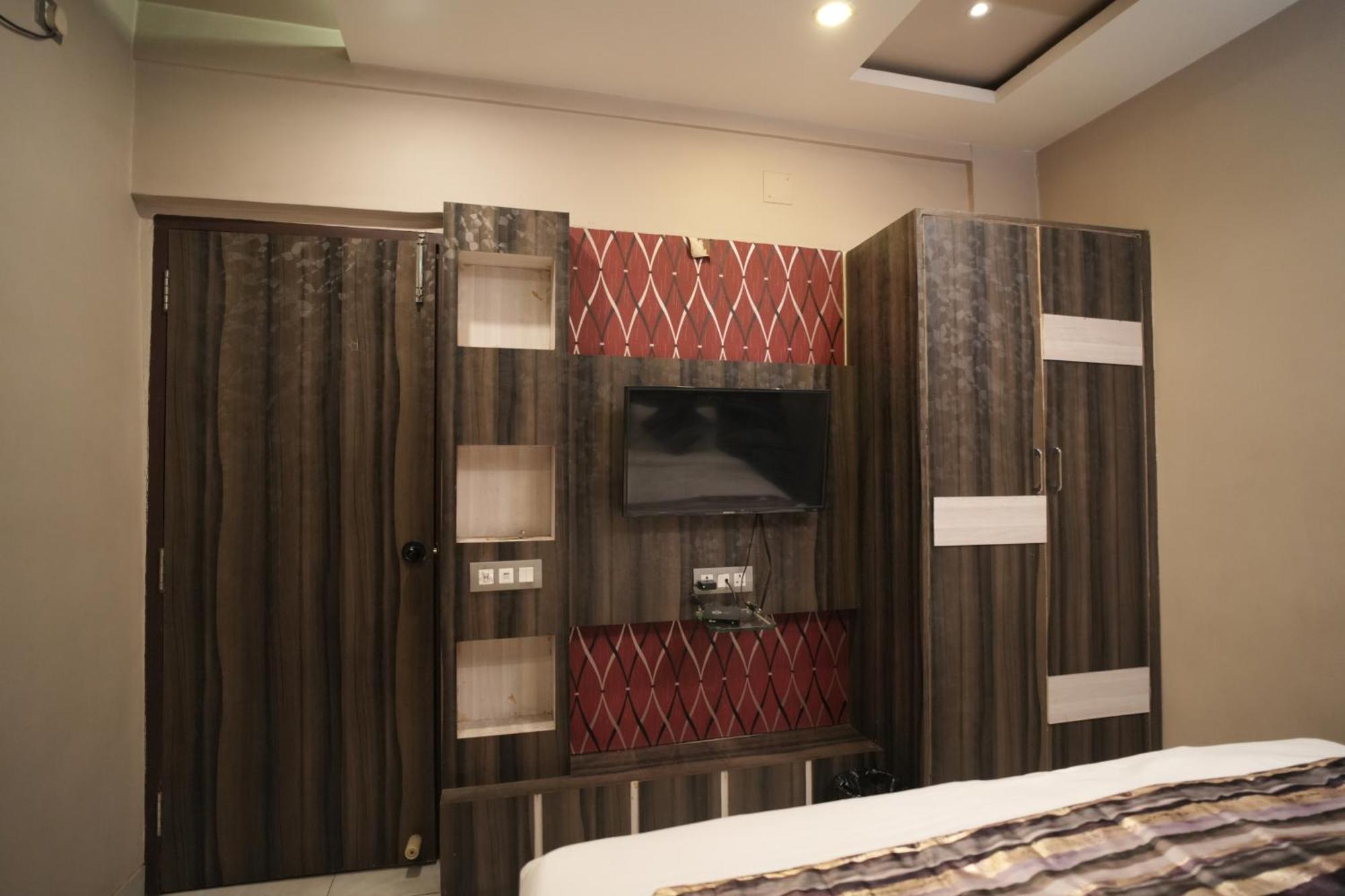 Hotel Rajkamal Near Varanasi Railway Station Esterno foto