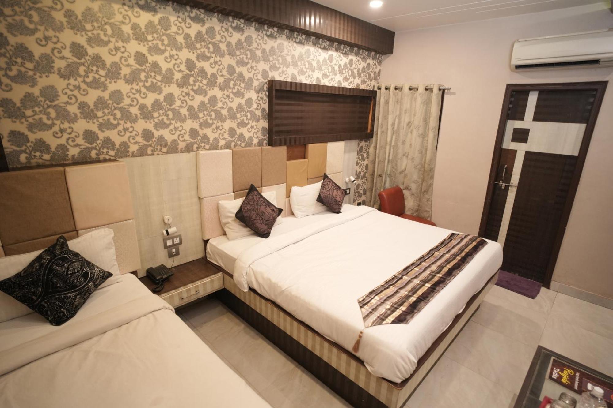 Hotel Rajkamal Near Varanasi Railway Station Esterno foto