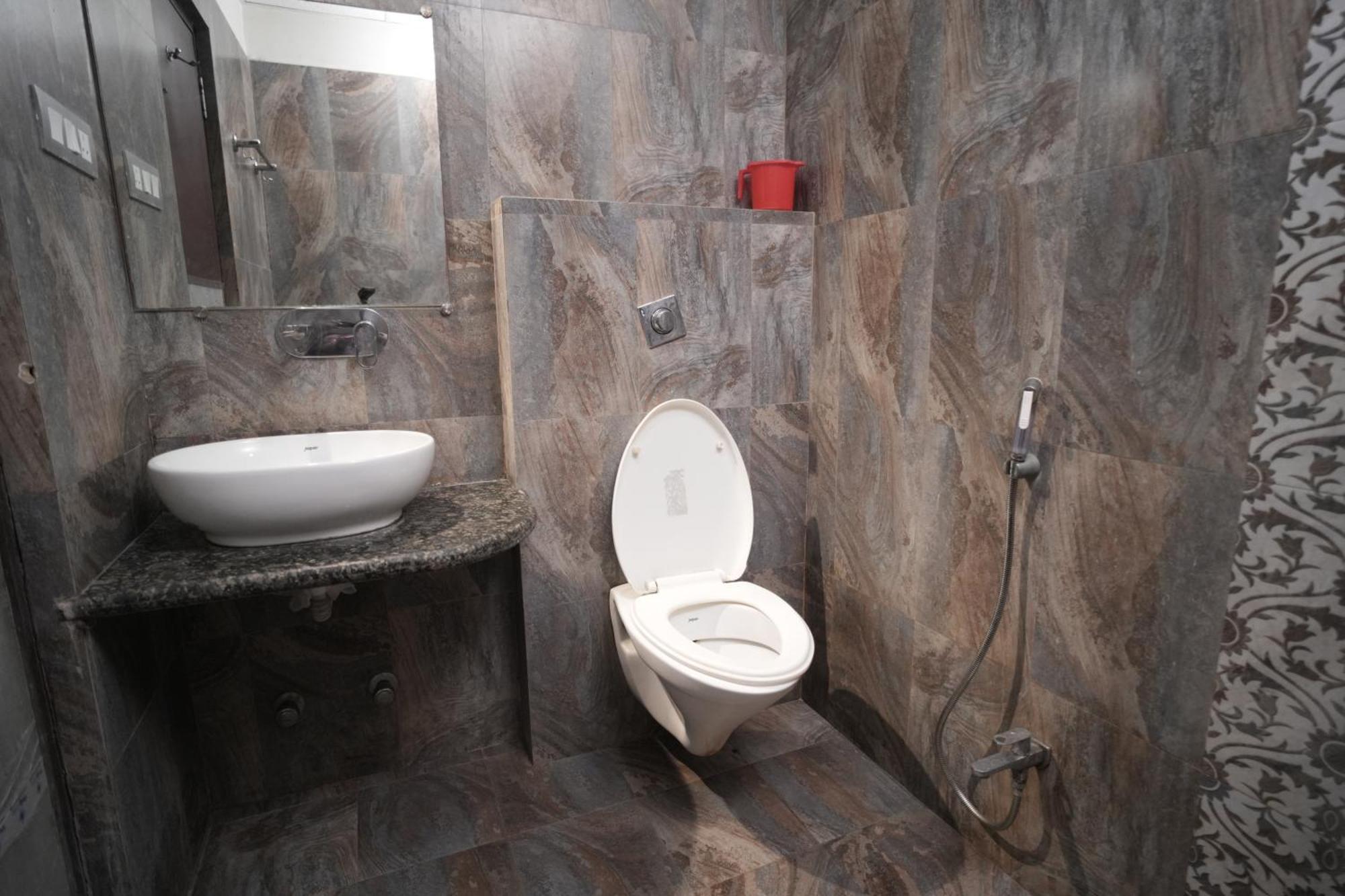Hotel Rajkamal Near Varanasi Railway Station Esterno foto