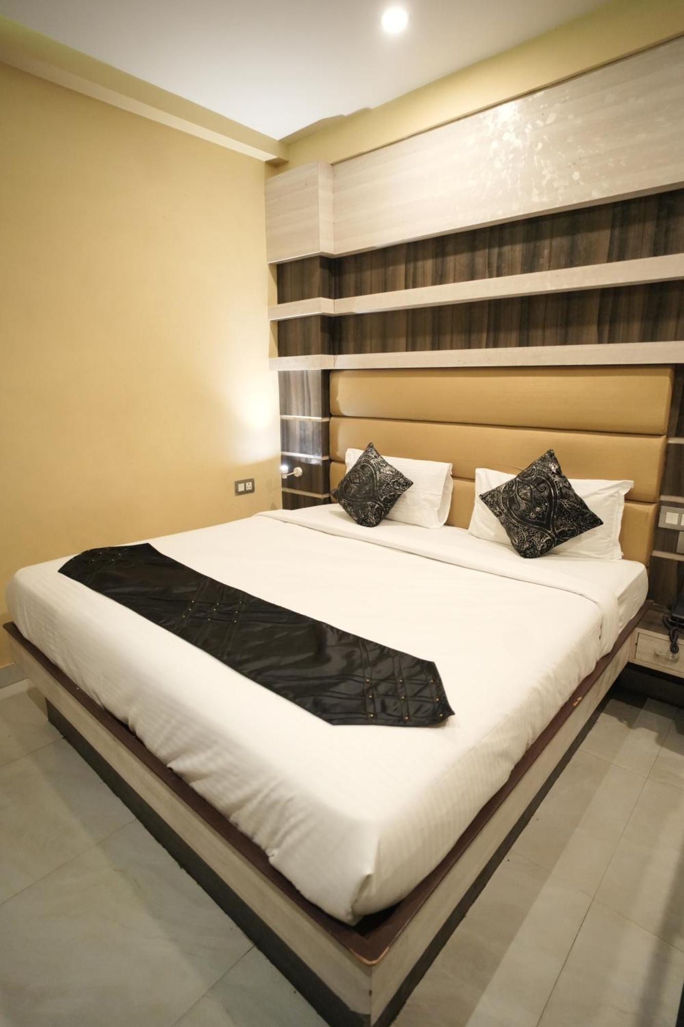 Hotel Rajkamal Near Varanasi Railway Station Esterno foto