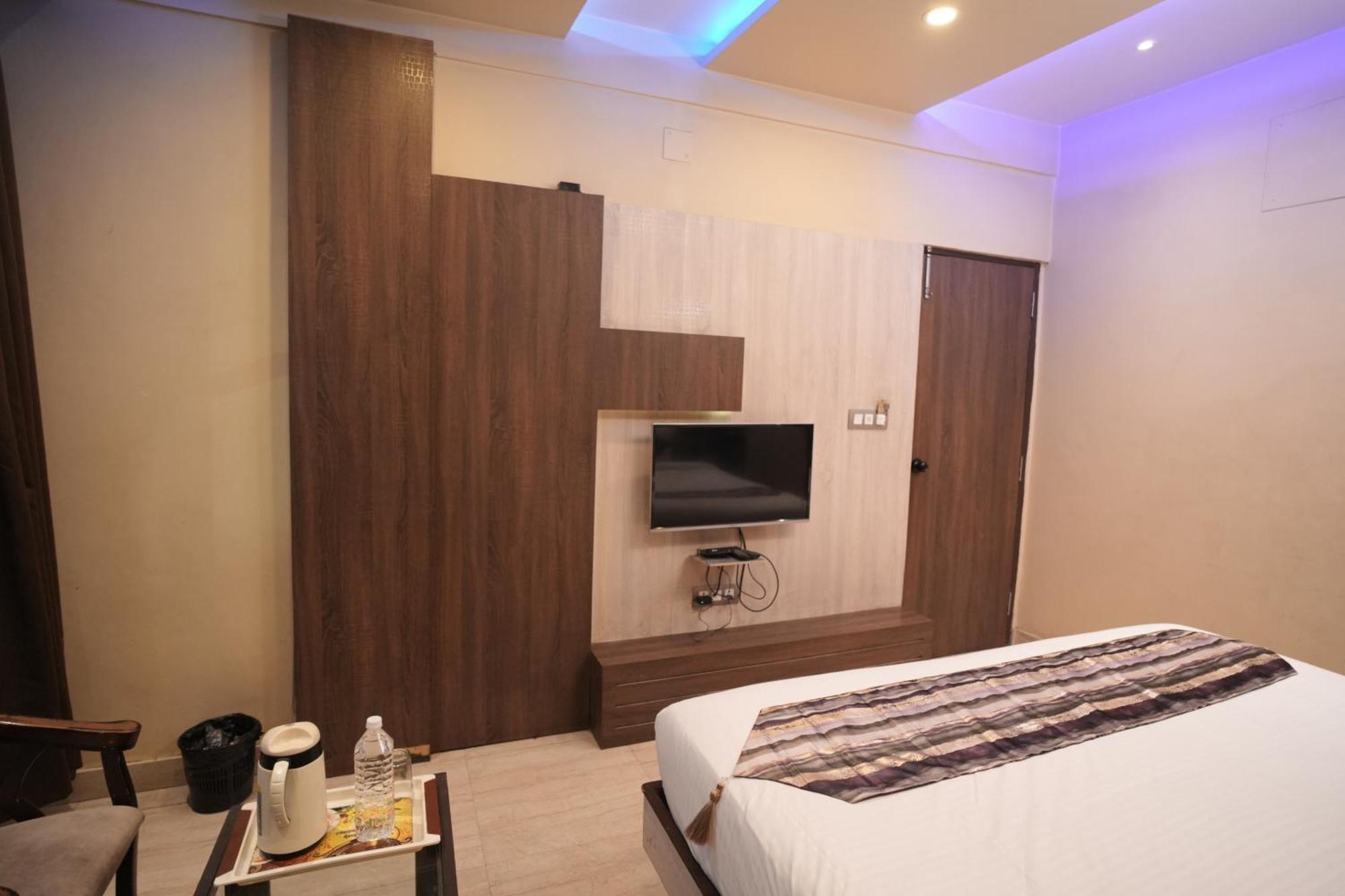 Hotel Rajkamal Near Varanasi Railway Station Esterno foto