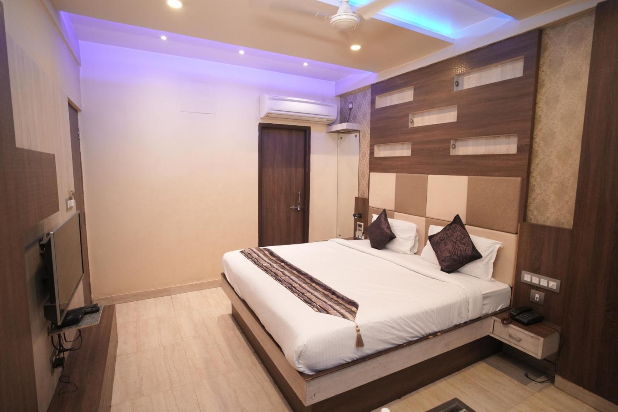 Hotel Rajkamal Near Varanasi Railway Station Esterno foto