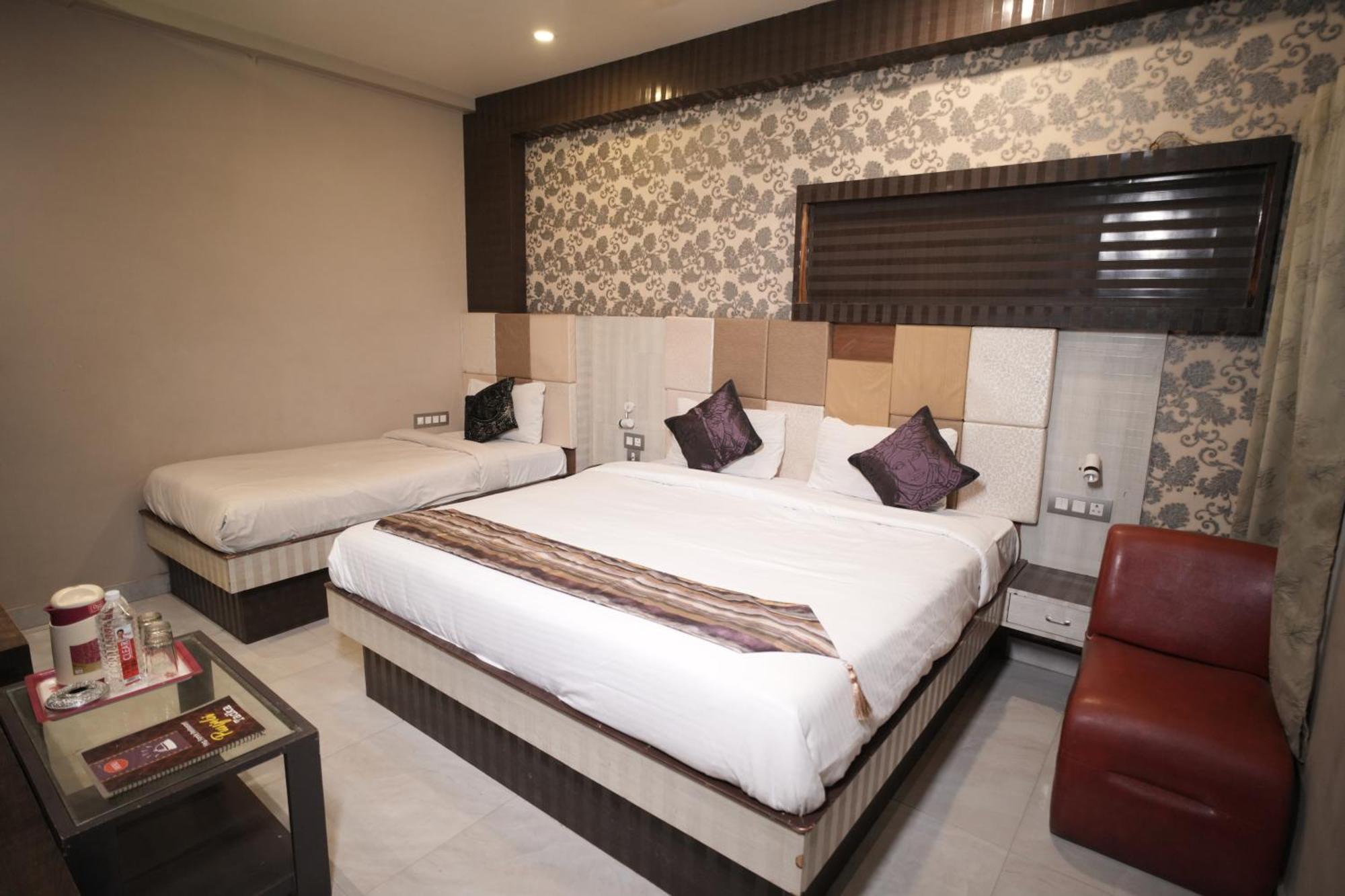 Hotel Rajkamal Near Varanasi Railway Station Esterno foto